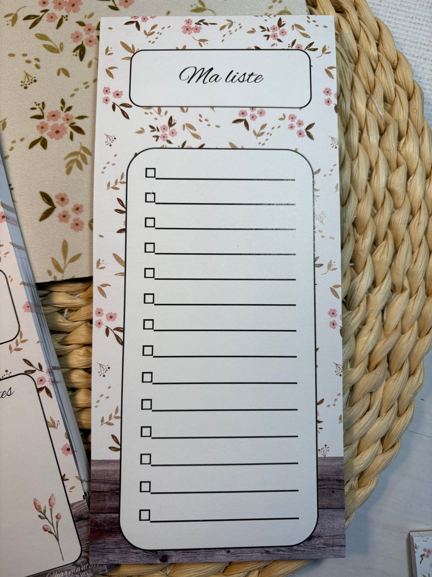Ensemble de planification hebdomadaire avec motifs aquarelle petites fleurs rose.
