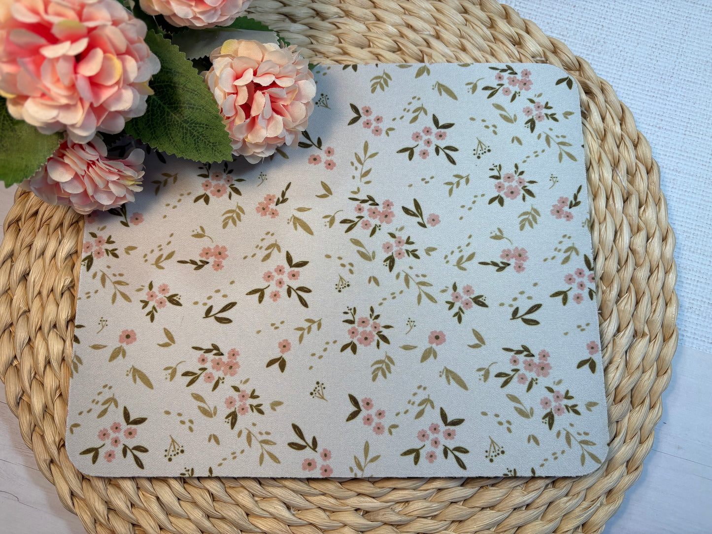 Ensemble de planification hebdomadaire avec motifs aquarelle petites fleurs rose.