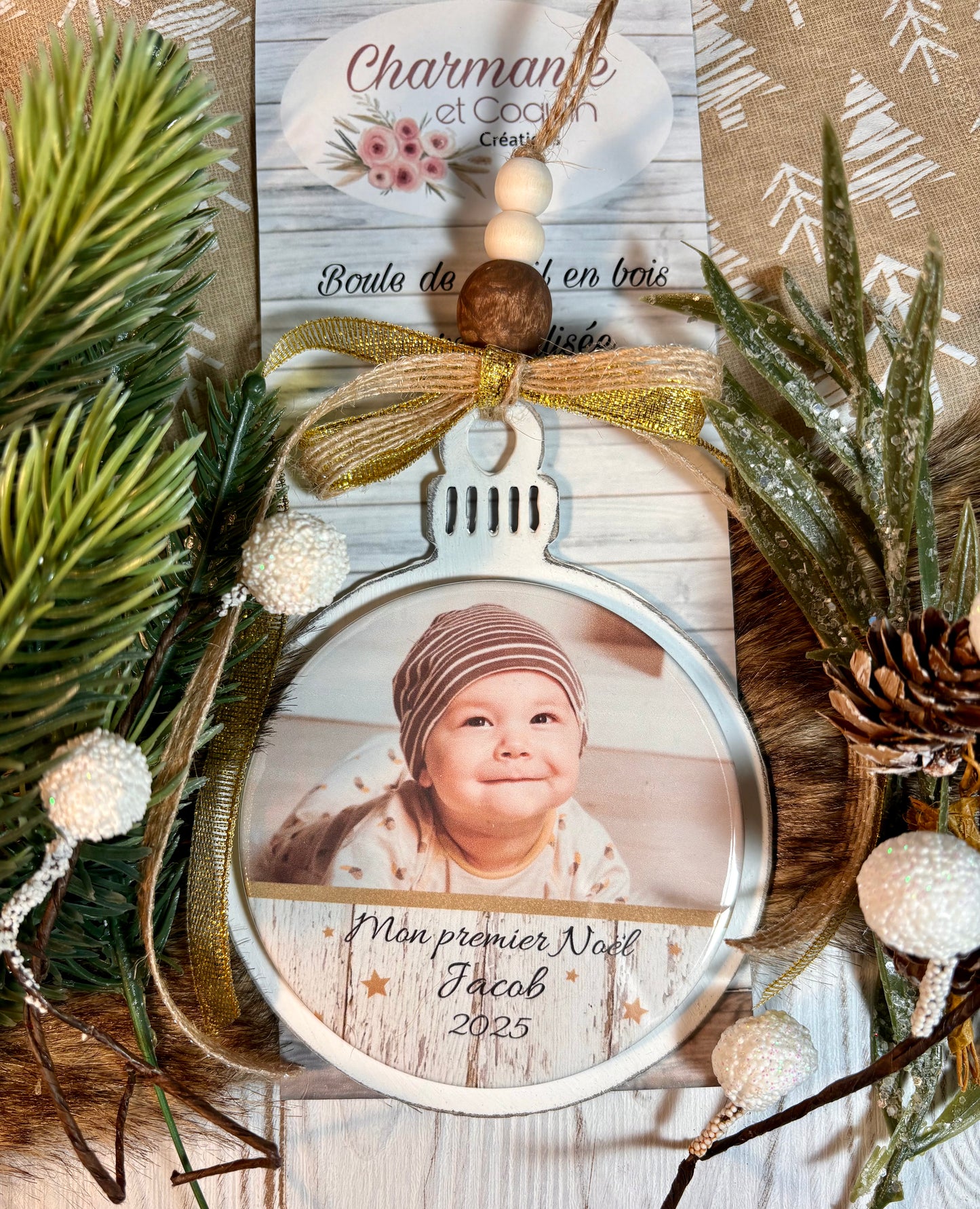 Ma première boule de Noël en bois de style rustique chic.