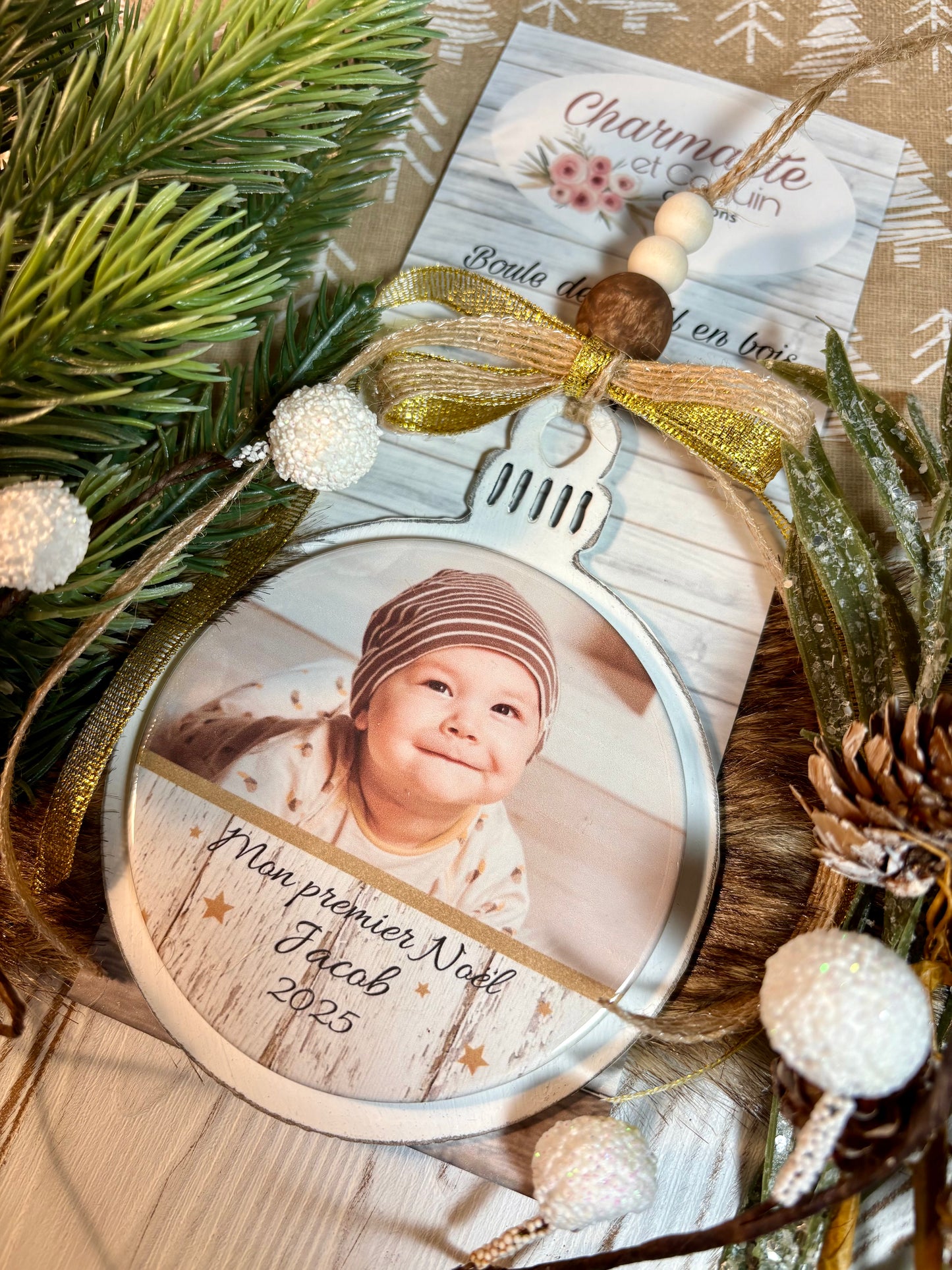 Ma première boule de Noël en bois de style rustique chic.