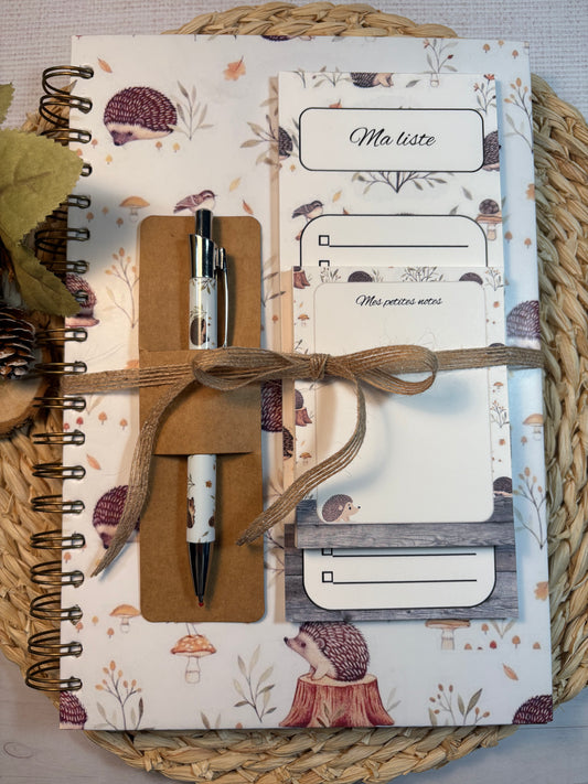 Ensemble de notes assortie sur le thème petits hérissons .