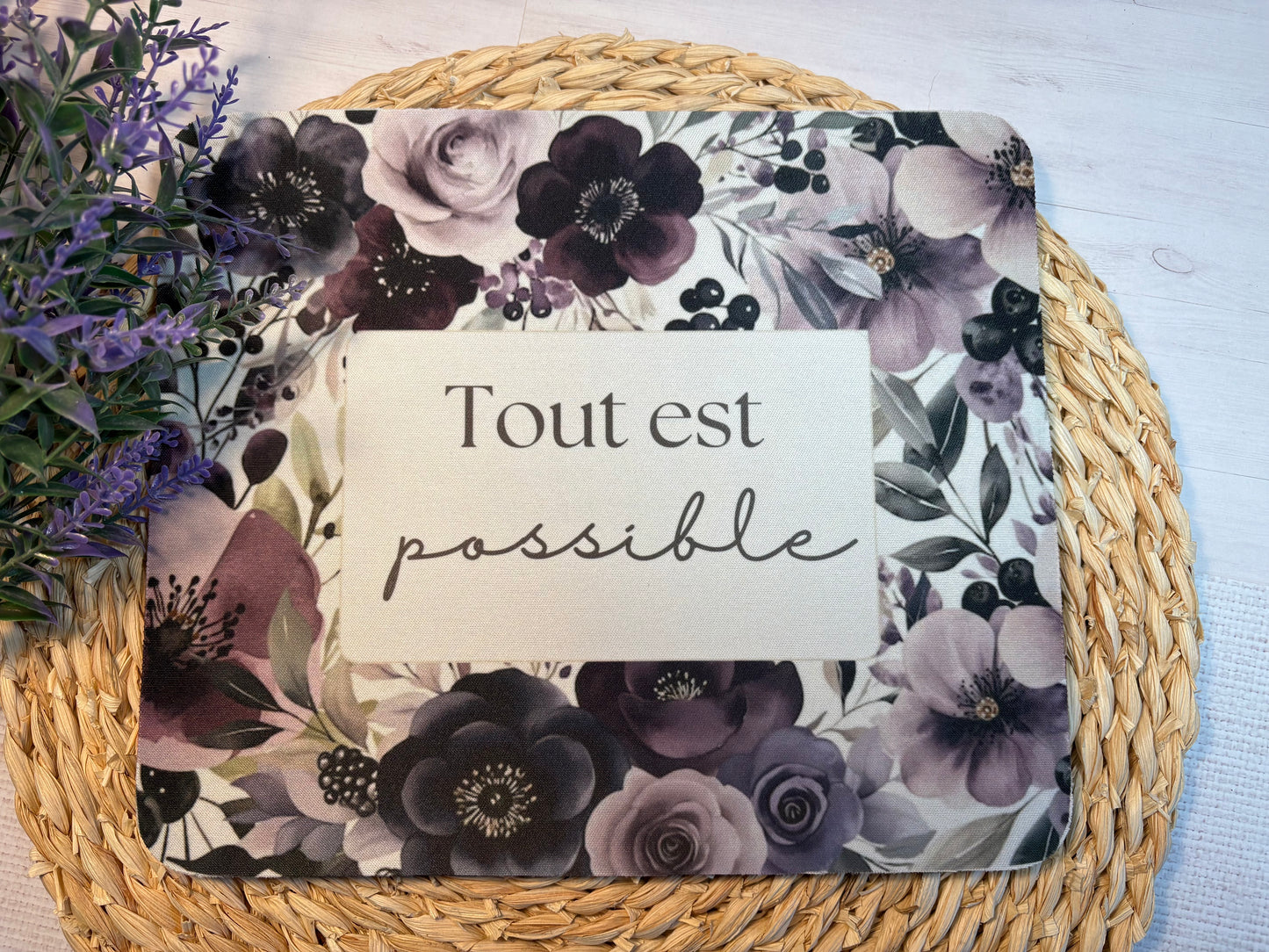 Ensemble de planification hebdomadaire avec motifs aquarelle fleurs violettes.
