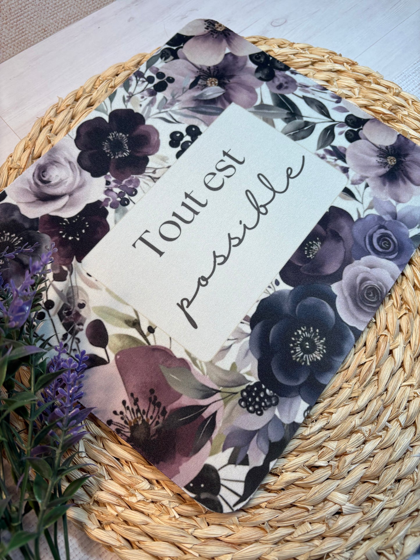 Ensemble de planification hebdomadaire avec motifs aquarelle fleurs violettes.