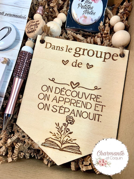 PETIT fanion en bois personnalisé cadeau pour éducatrices