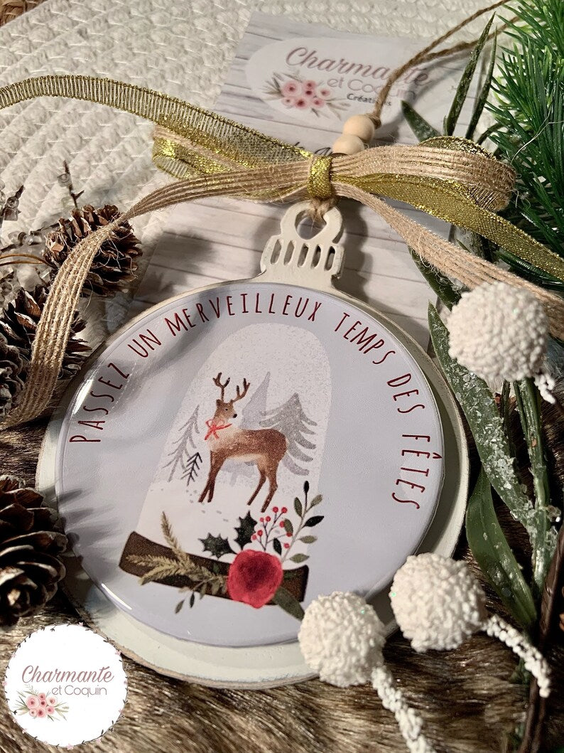 Boule de Noël en bois personnalisé de style rustique chic avec charmant motif du temps des fêtes