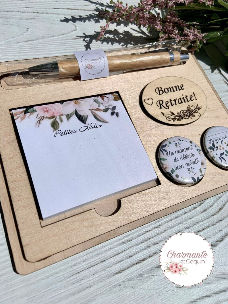 Ensemble porte crayon et organisateur de bureau en bois avec feuilles autocollantes stryle post it et deux aimants.