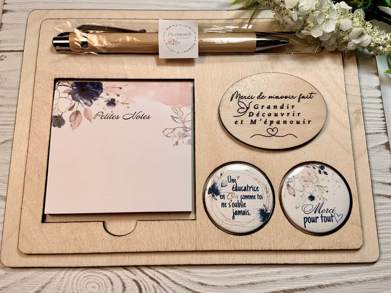 Ensemble porte crayon, bloc notes avec feuilles autocollantes et deux aimants. Petit organisateur de bureau.