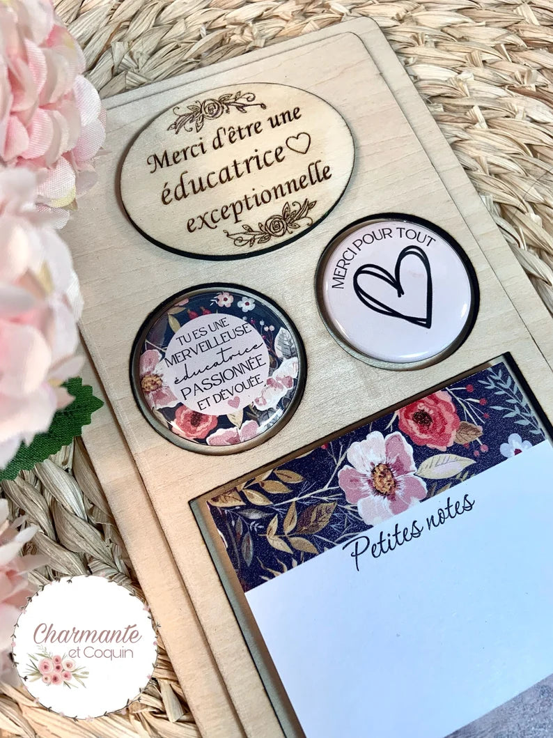 Cadeau pour éducatrice, ensemble personnalisé en bois avec bloc notes autocollants et deux ensembles d’aimants personnalisés.