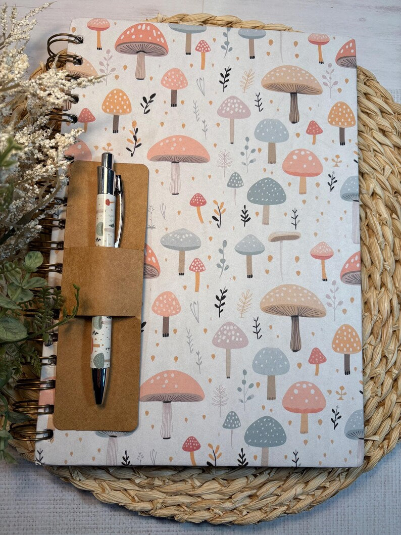 Ensemble de notes assortie sur le thème des petits champignons colorés