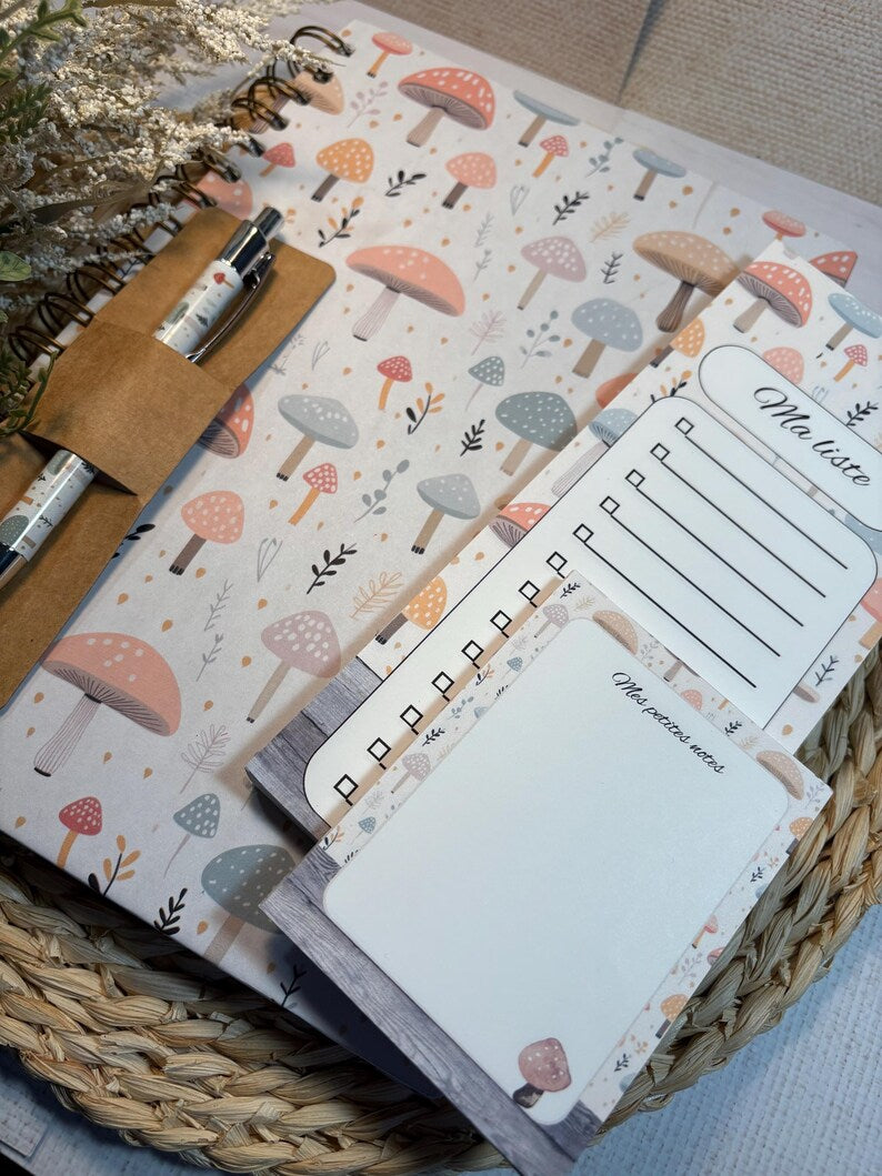 Ensemble de notes assortie sur le thème des petits champignons colorés