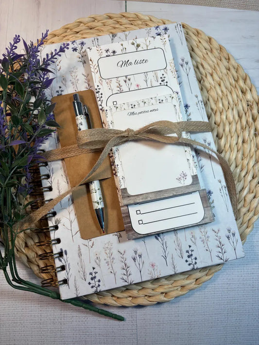 Ensemble de notes assortie sur le thème petites fleurs des champs.