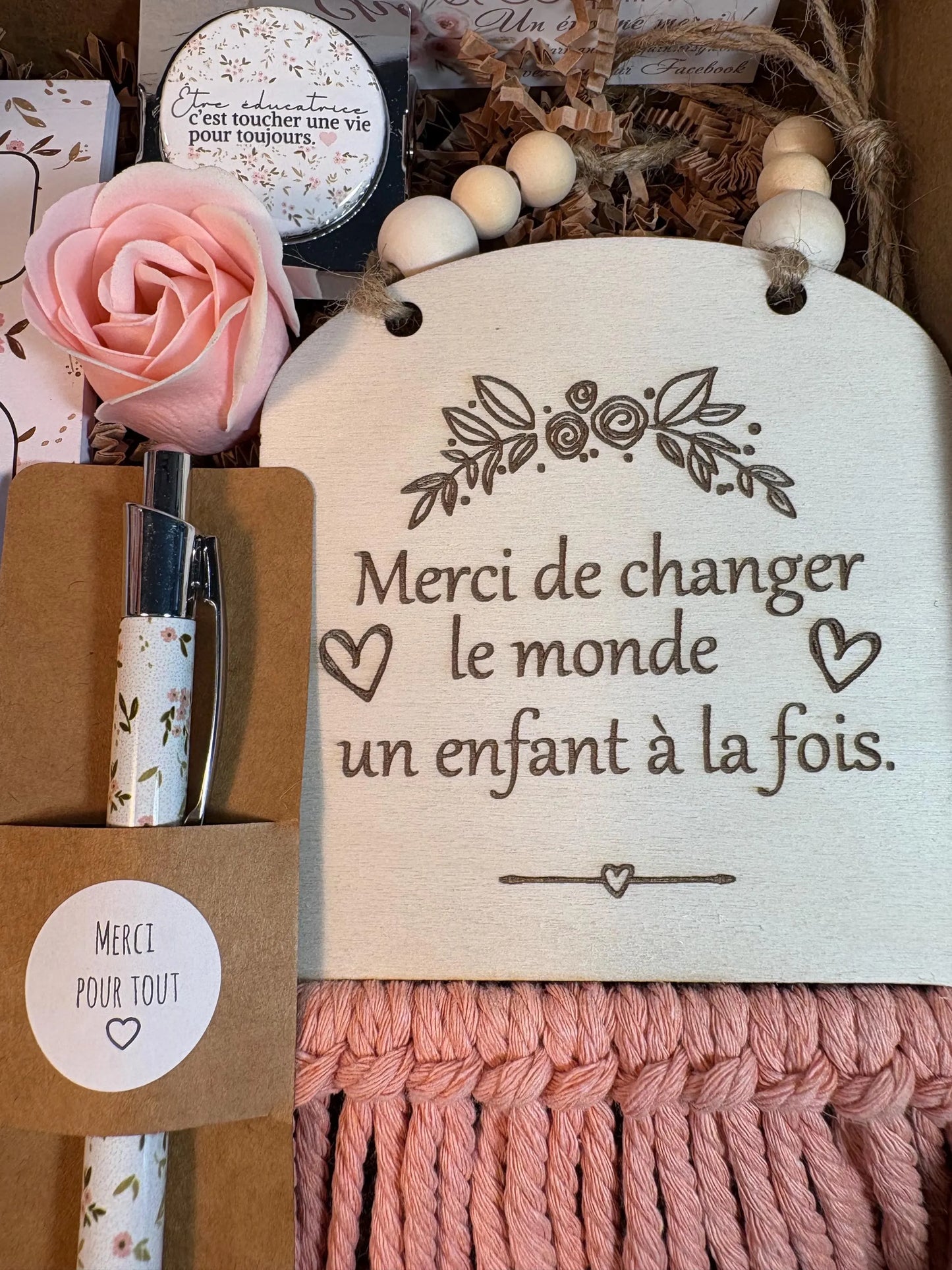 Boîte cadeau pour éducatrice ,cadeau remerciement éducatrice.