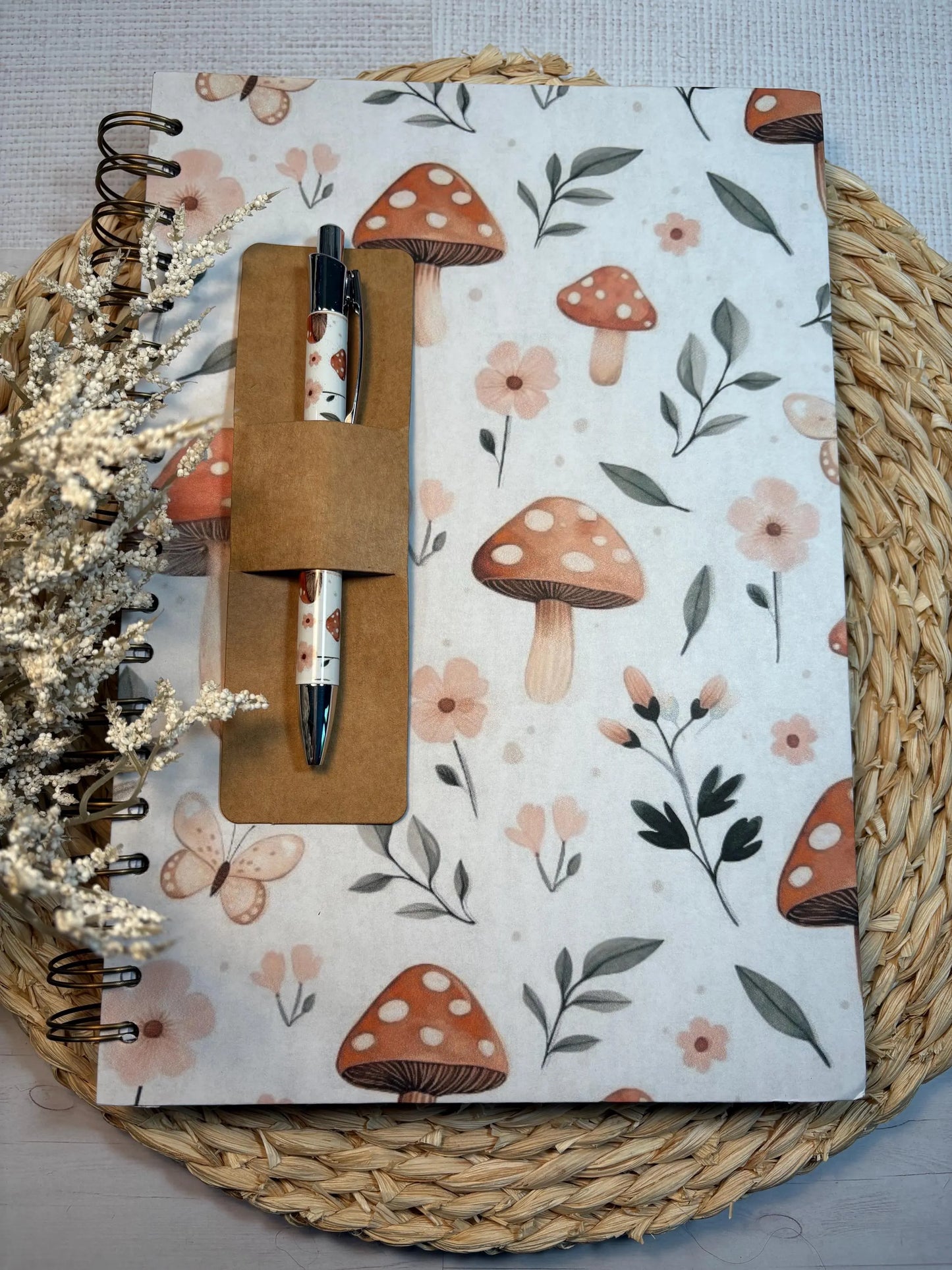 Ensemble de notes assortie sur le thème petits champignons aux couleurs d'automne