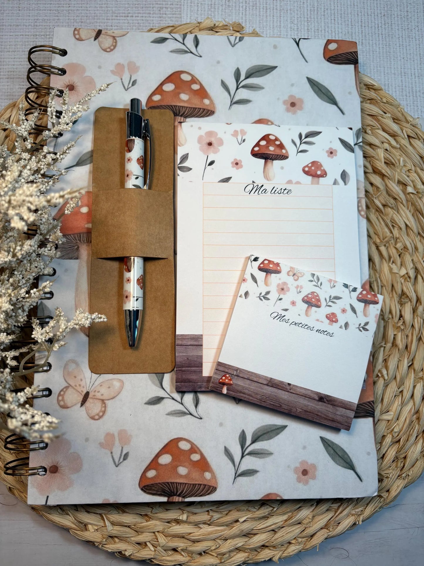 Ensemble de notes assortie sur le thème petits champignons aux couleurs d'automne