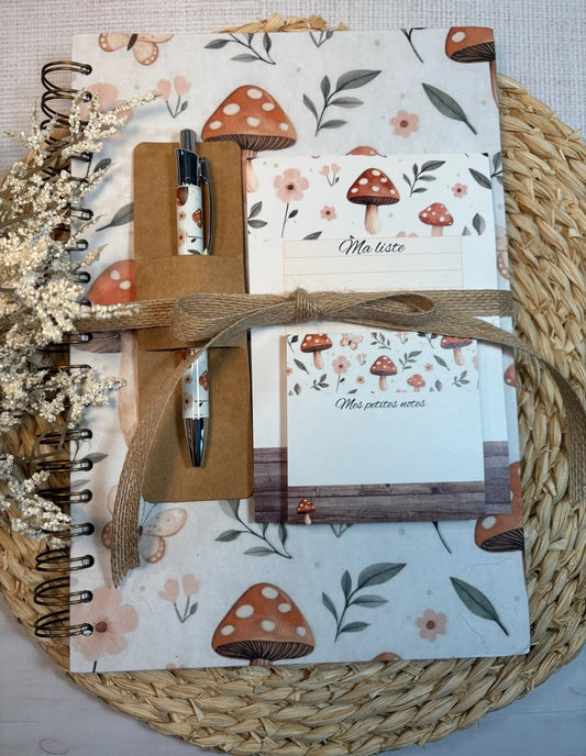 Ensemble de notes assortie sur le thème petits champignons aux couleurs d'automne