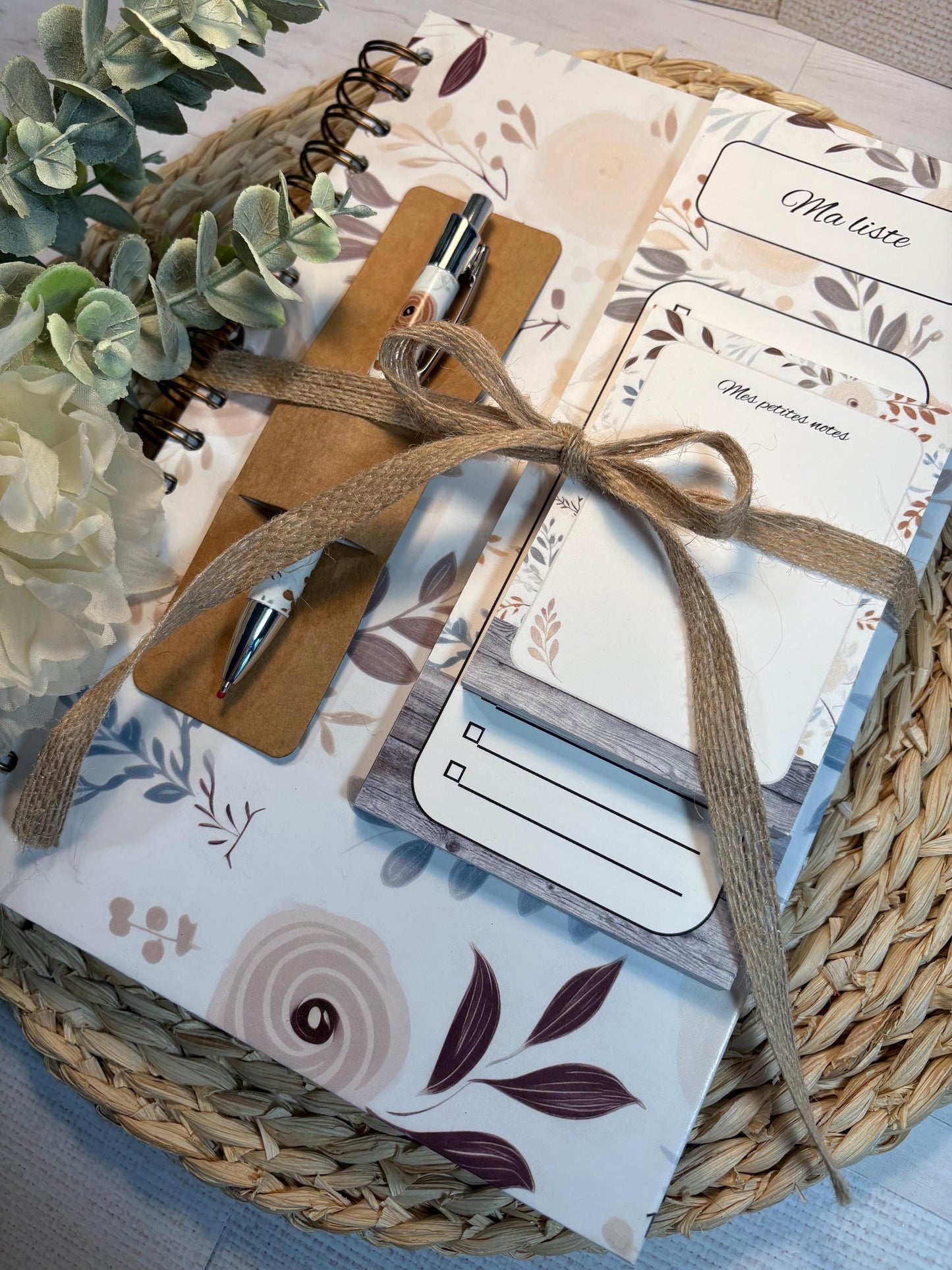 Ensemble de notes assortie sur le thème petites fleurs délicates