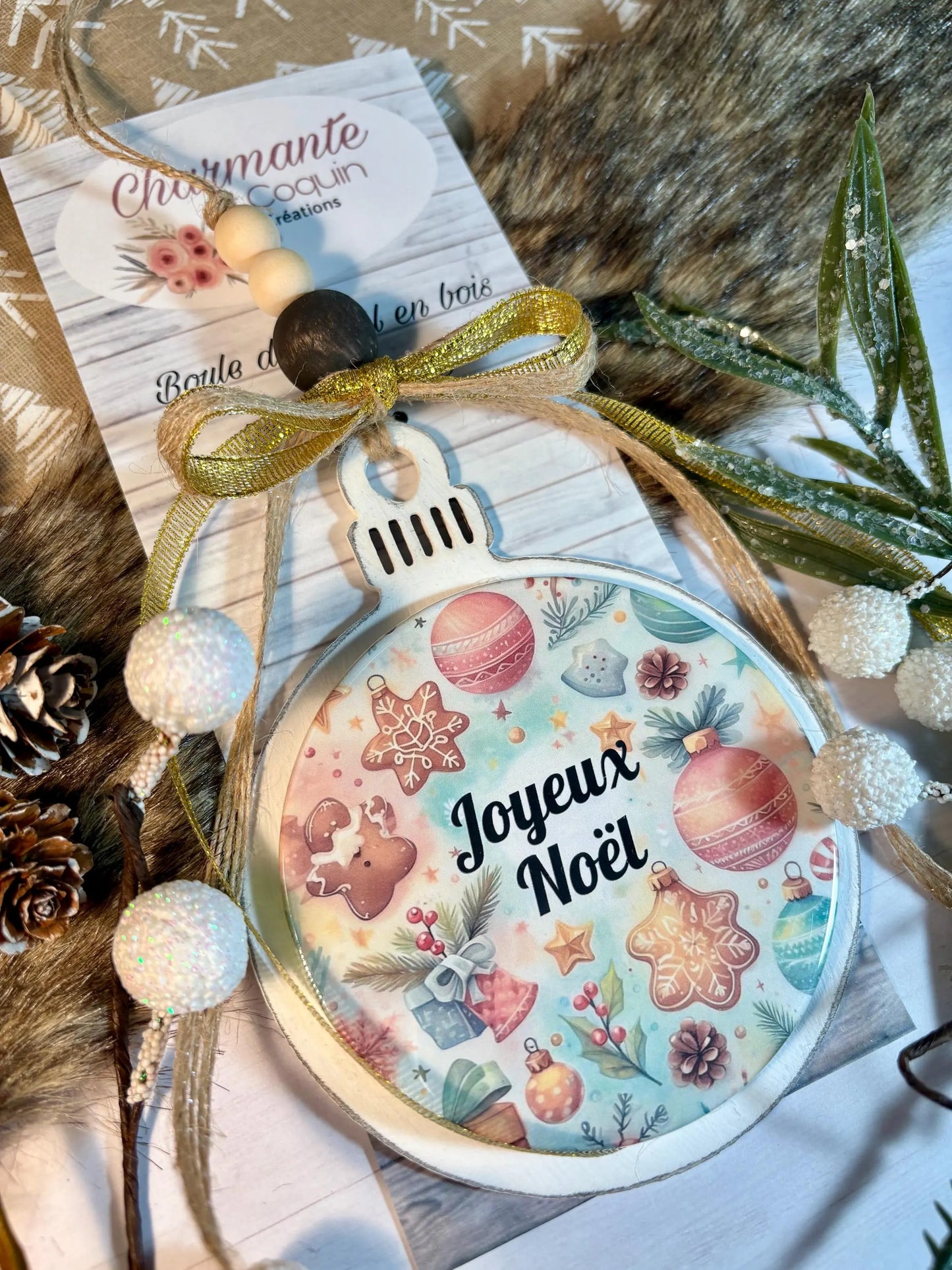 Boule de Noël en bois personnalisé de style rustique chic avec charmant motif du temps des fêtes
