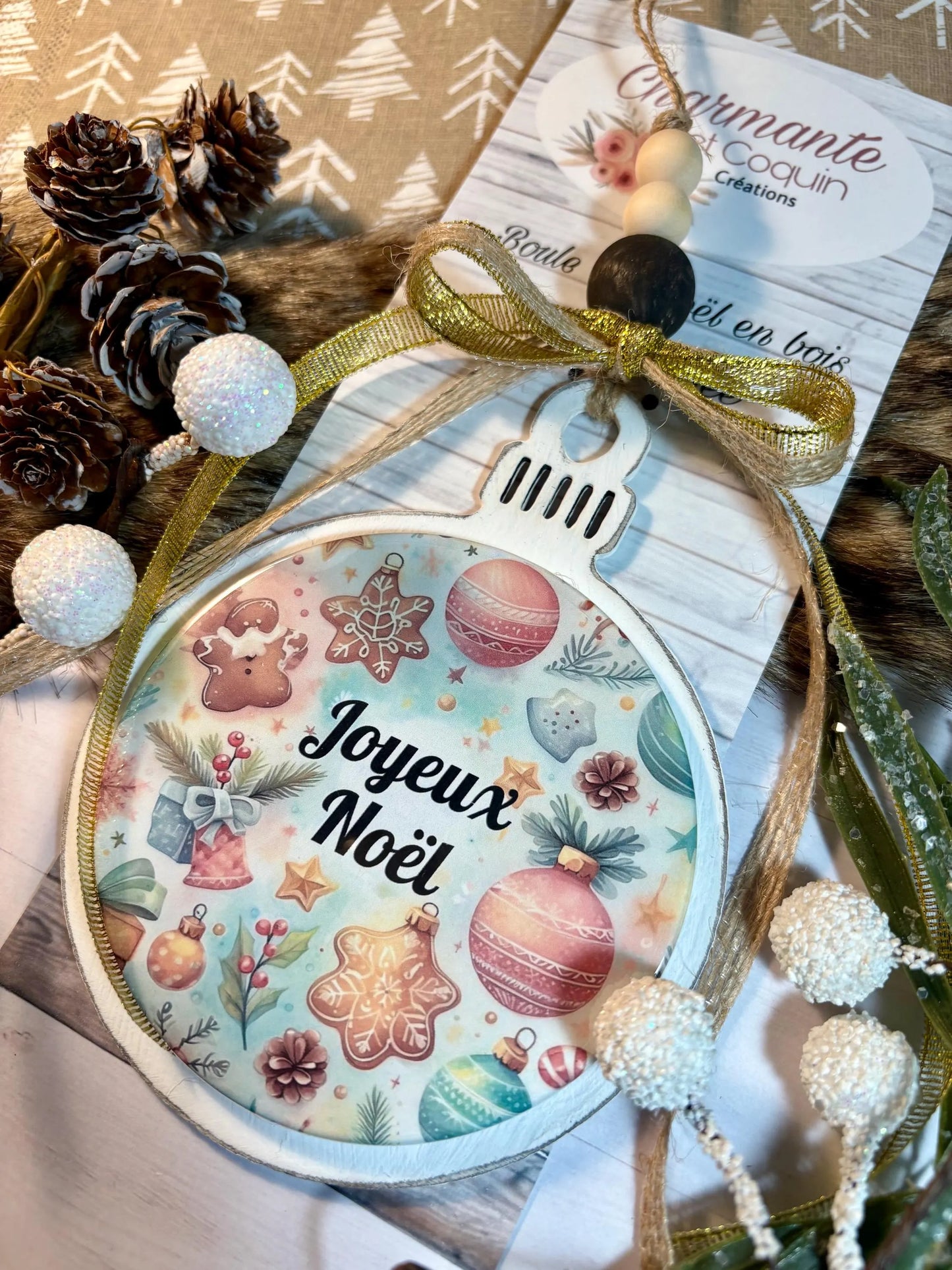 Boule de Noël en bois personnalisé de style rustique chic avec charmant motif du temps des fêtes